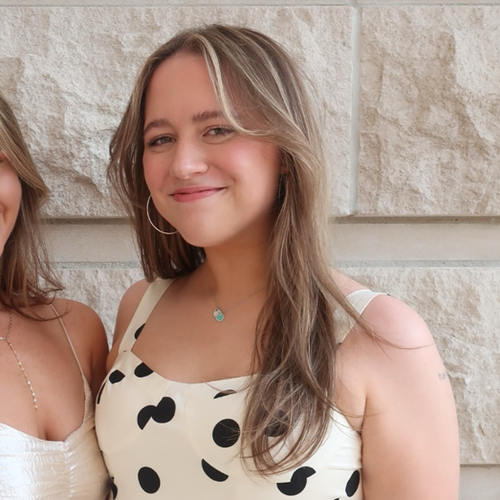 Lilly W – Belmont Student Seeking Nanny Jobs