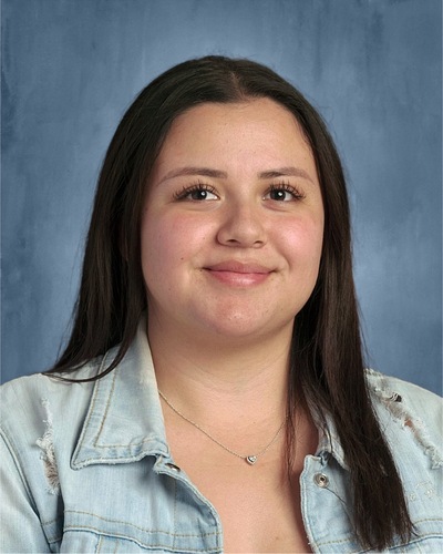 Adriana N - Menlo Babysitter