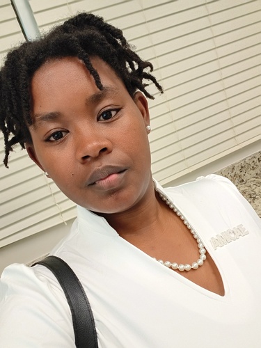 Porsha B - Valencia Babysitter