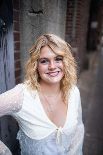 Anna B – Belmont Student Seeking Nanny Jobs