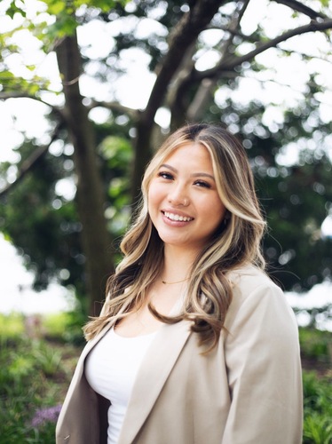 Viona W - SCC Babysitter