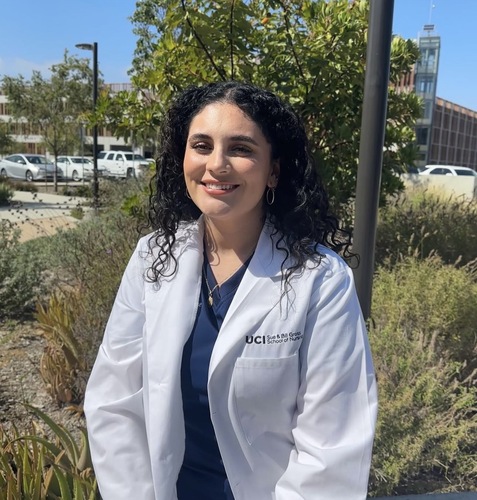 Julissa H - UCI Babysitter