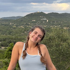 Sara W - San Antonio College  Babysitter