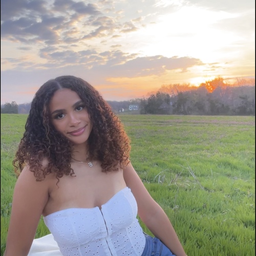 Evelise R - VCU Babysitter