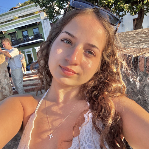 Samantha R - FAU Babysitter