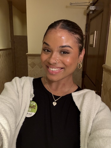 Keren V - Monroe Babysitter