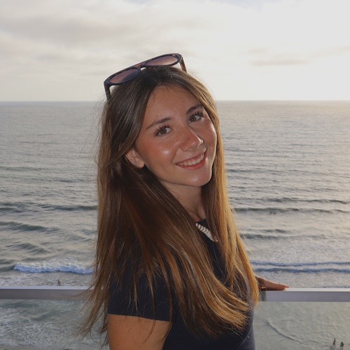 Paloma L - USD Babysitter