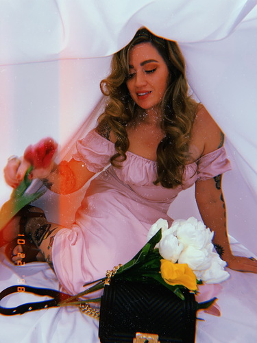 Amanda L - AIS Babysitter