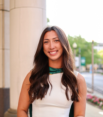 Julia T - UAB Babysitter