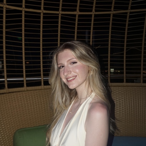 Madelyn B – FIT Student Seeking Babysitting Jobs