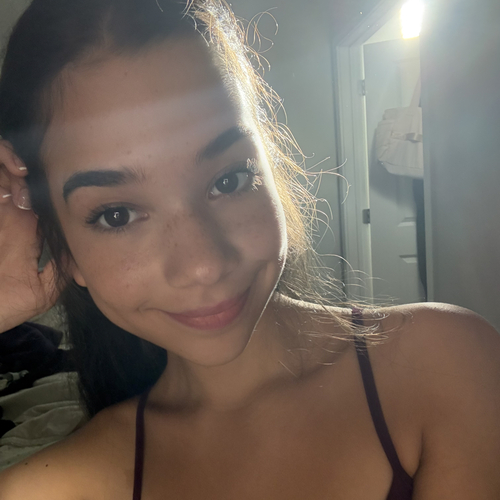 Aryana B - Valencia Babysitter