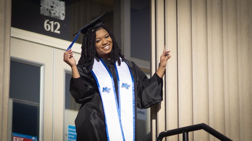 Olivia B - MTSU Babysitter