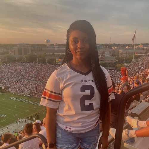 Teonka L - Auburn Babysitter