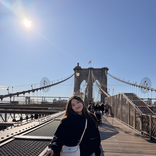 Ana V - UNI Babysitter