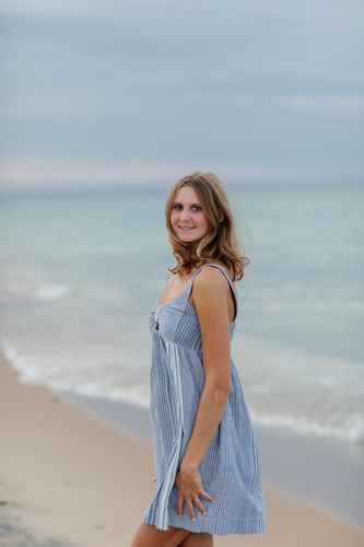 Elyse B - UNI Babysitter