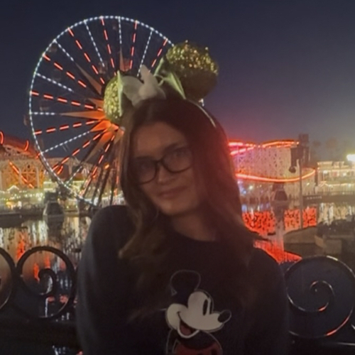 Chloe D - San Diego Mesa College  Babysitter