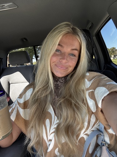 Lyndsey P - UK Babysitter