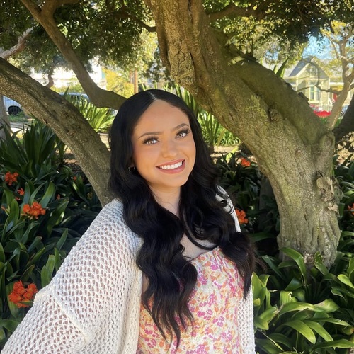 Olivia S – College of the Canyons Student Seeking Nanny Jobs