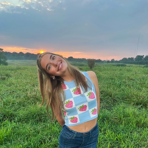 Julianna B - UTK Babysitter