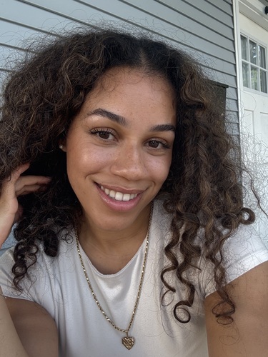 Lauren L - UNO Babysitter