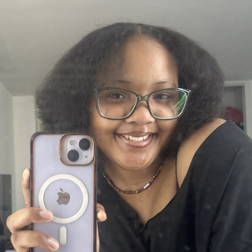 Iyanna N - Saint Xavier Babysitter