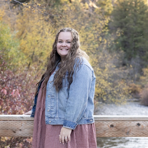 Laynee M - USU Babysitter