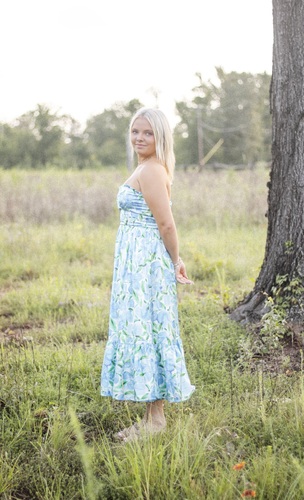 Baylee L - Shorter Babysitter