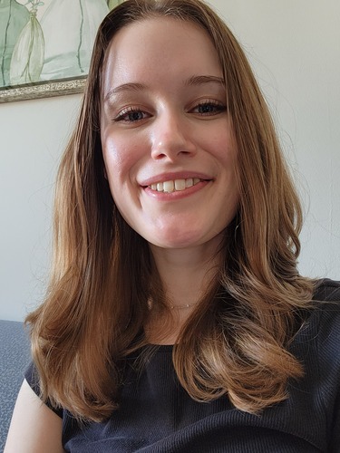 Anya S - Longwood Babysitter