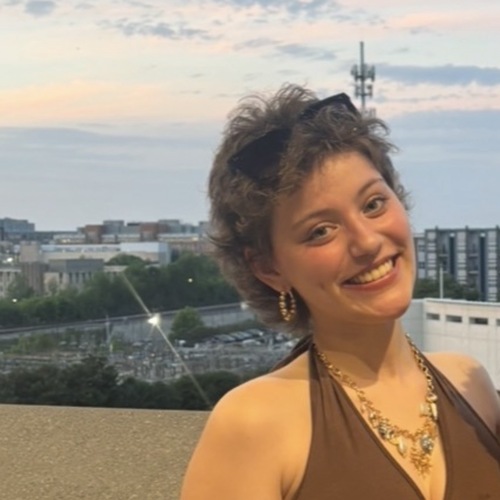 Dakota C – UNC Asheville Student Seeking Babysitting Jobs
