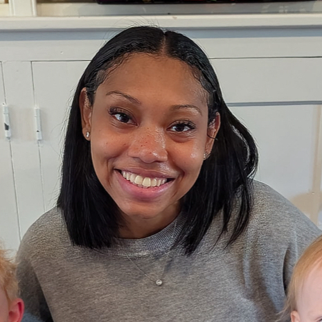 Nia D - La Salle Babysitter