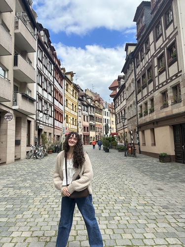 Calley R - Linfield Babysitter