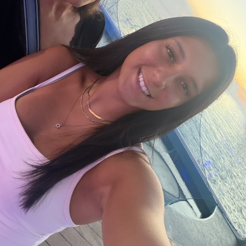 Ariella G - The Mount Babysitter