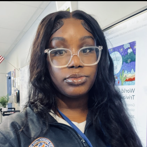 Sharren L - Valencia Babysitter