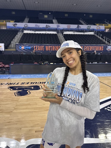 Jaleesa L - HPU Babysitter