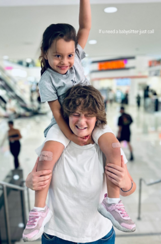 Reagan R - Oxy Babysitter