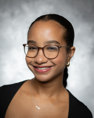 Naylah M - USC Babysitter