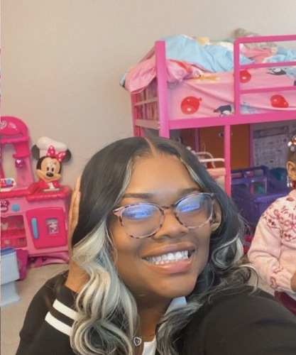 Salena G - Lincoln Babysitter