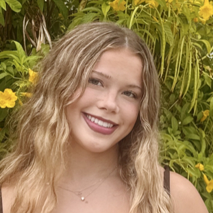 Lily S - Valencia Babysitter