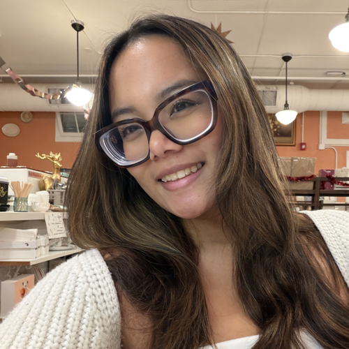 Isabella L - Cosumnes River College  Babysitter
