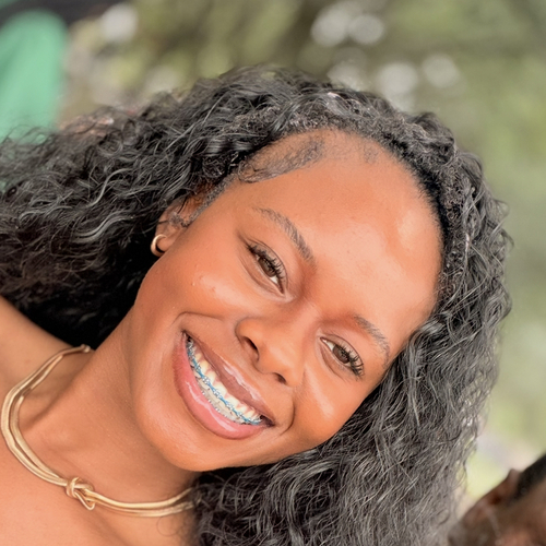 Claudjinie J - Valencia Babysitter