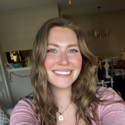 Emily B – Belmont Student Seeking Babysitting Jobs