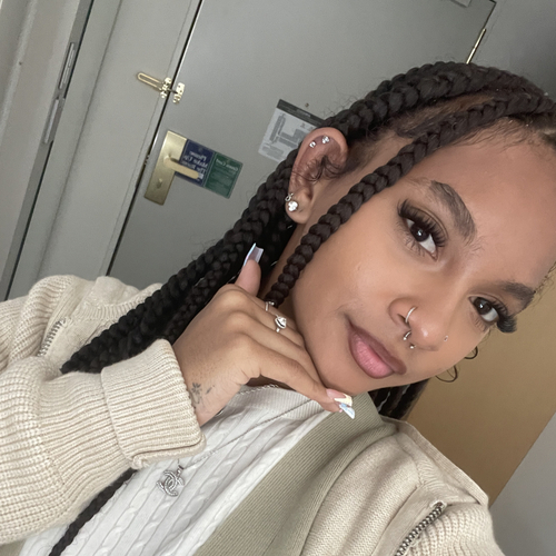 Jaelyn W - Cypress College Babysitter