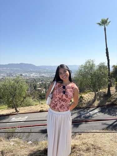 Julianne L - Casa Loma College-Van Nuys Babysitter