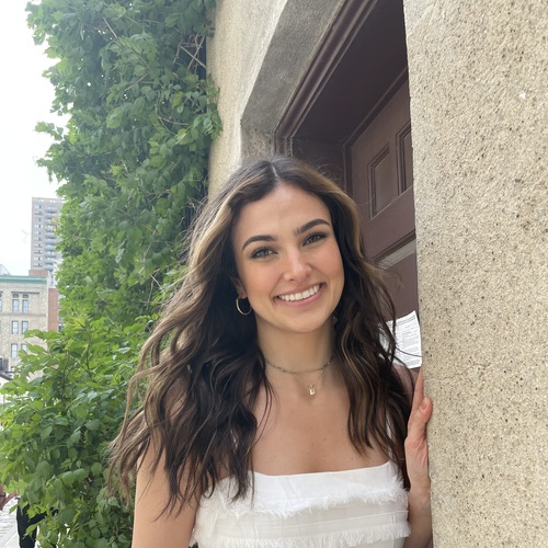Rayna D – NYU Student Seeking Babysitting Jobs