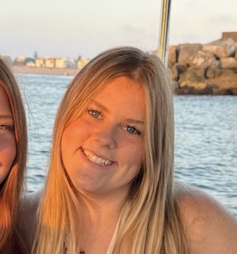 Ellie B - LMU Babysitter
