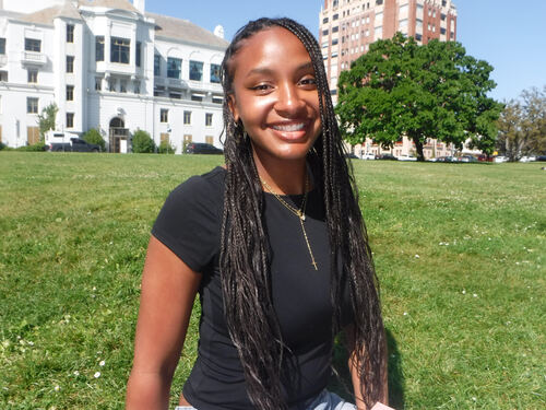 Lauren E - DVC Babysitter