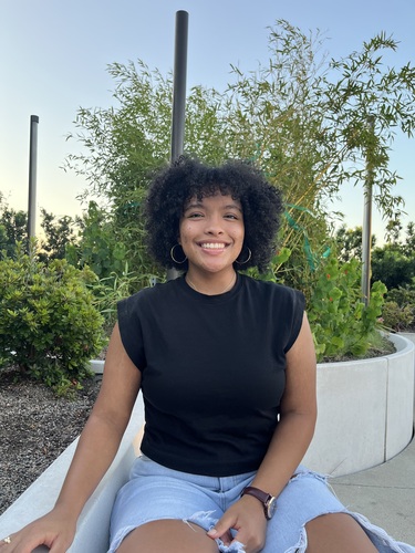 Iyonna N - Texas State Babysitter