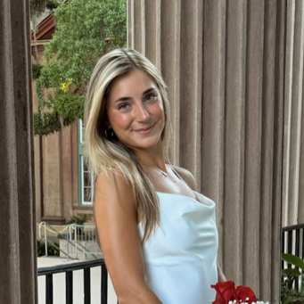 Isabella G – CofC Student Seeking Babysitting Jobs