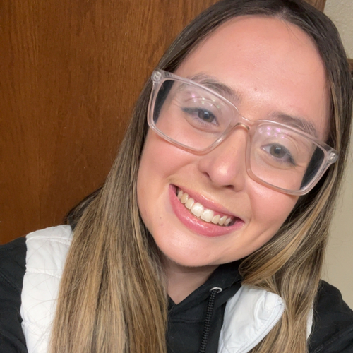 Ayla L - UNI Babysitter