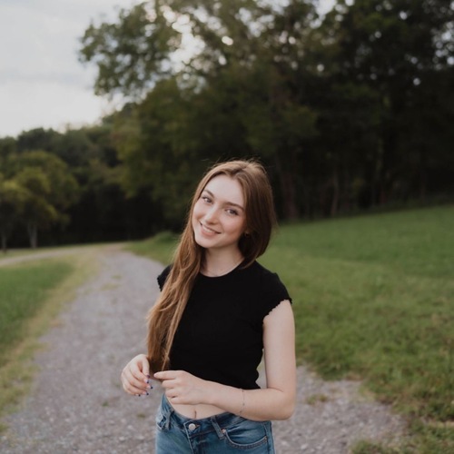 Lola H - Belmont Babysitter